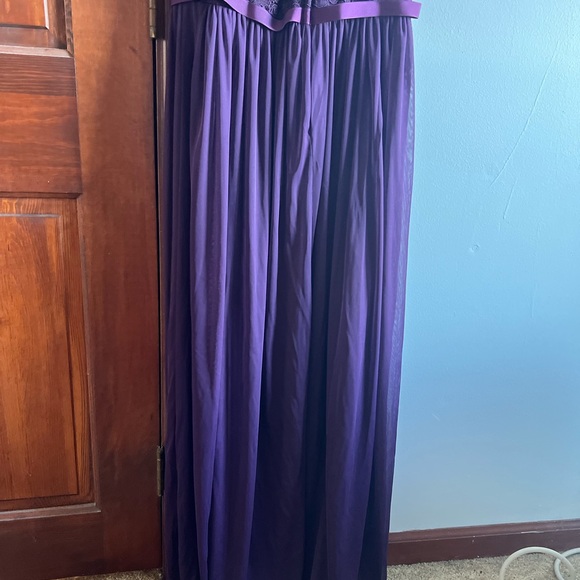David’s bridal plum size 12 bridesmaid dress - Picture 4 of 5